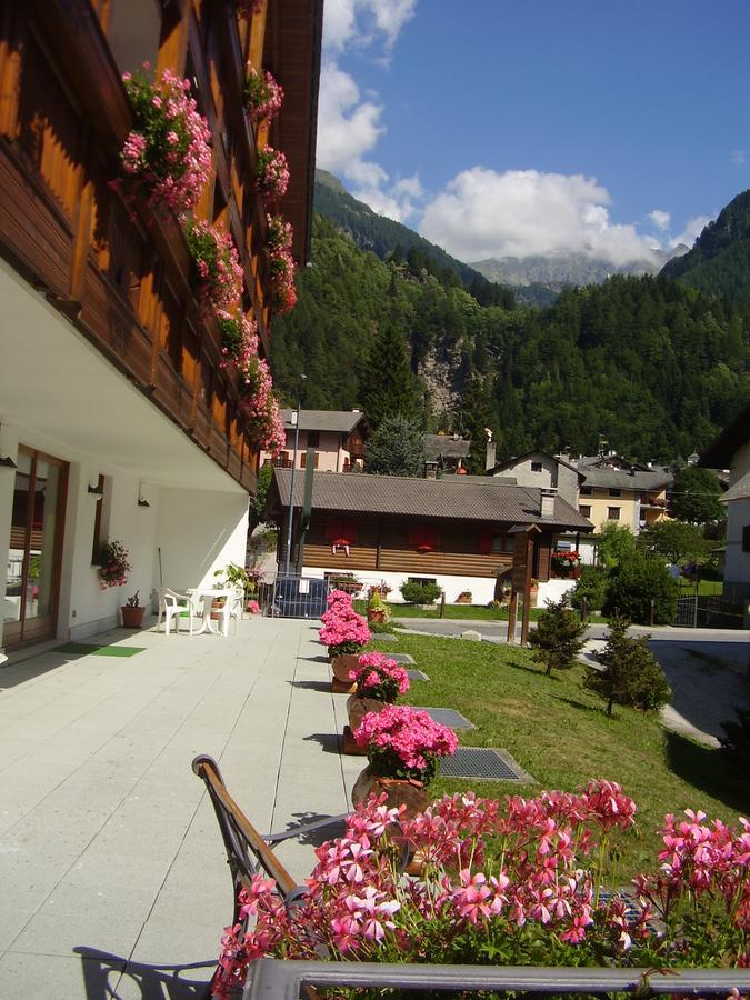 Baita Dei Pini Campodolcino Exterior photo
